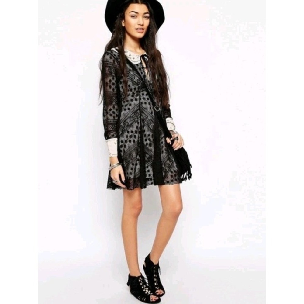Free People  Talk that Talk Peter Pan Collar Fit and Flare Lace Dress Sz 6 M85